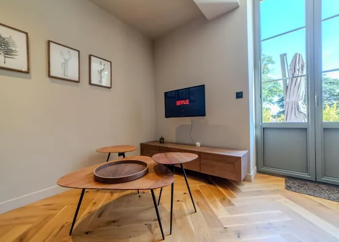 Le Charmant D\'Ecully Logement Unique Avec Jardin A 10 Minutes De Lyon
